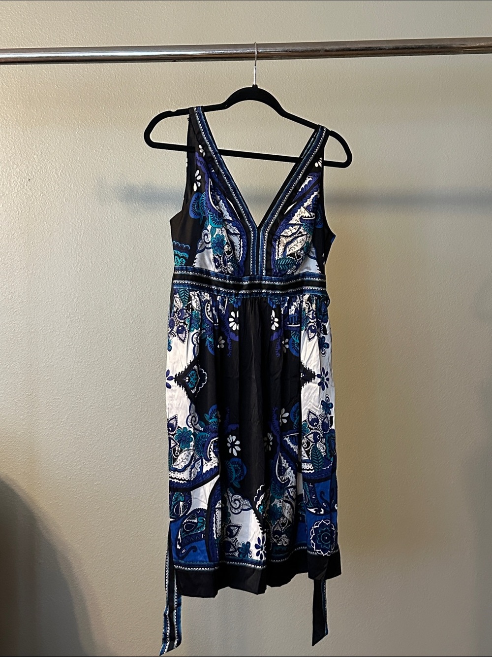 ECI Navy, Blue and White Paisley V‑Neck Midi Dress